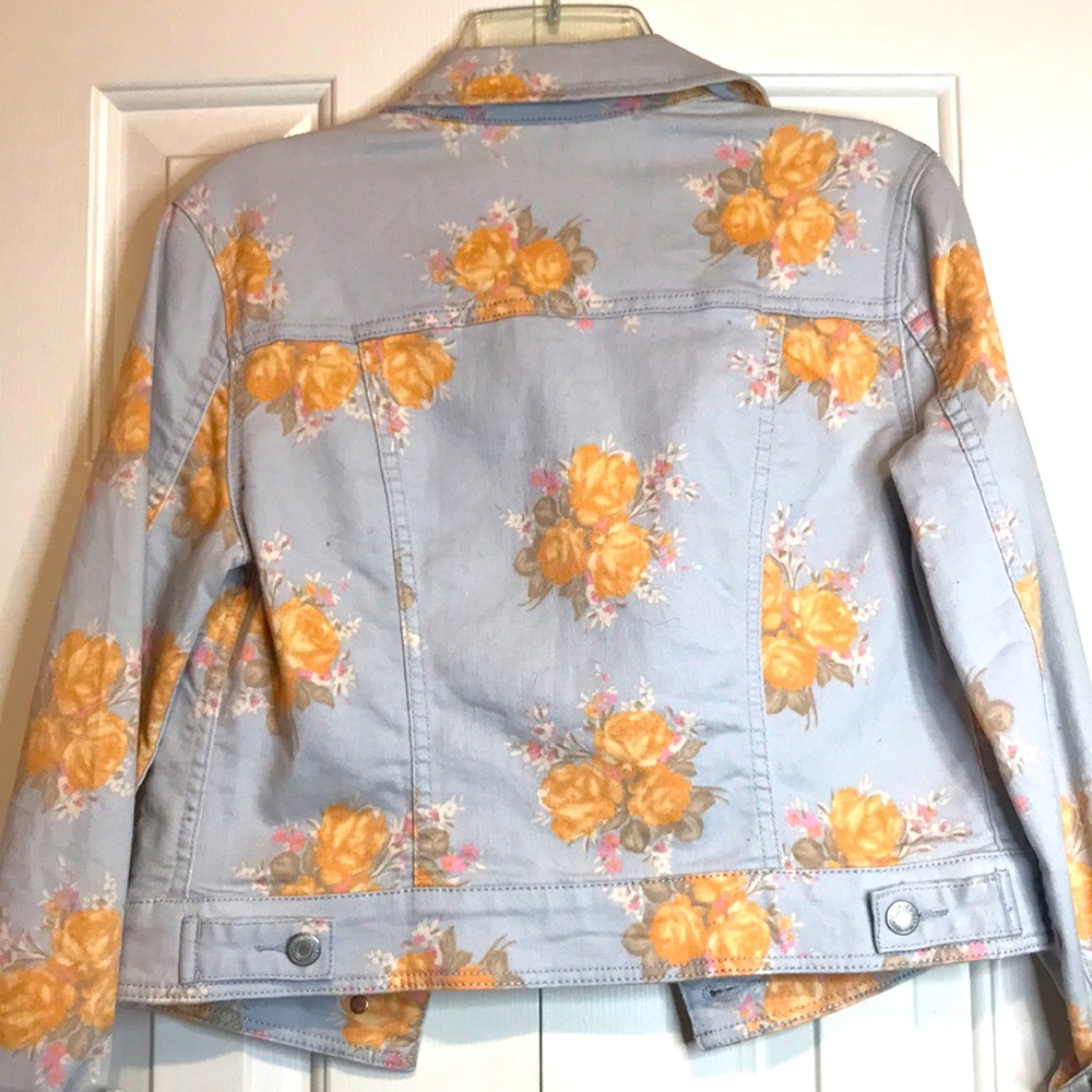 American Eagle Jean Jacket Roses - Picture 3 of 3